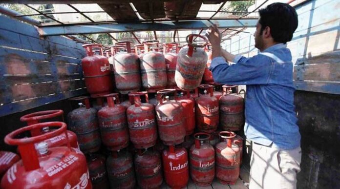 LPG Price 1 June: LPG cylinder becomes cheaper, prices reduced by Rs 135 from today