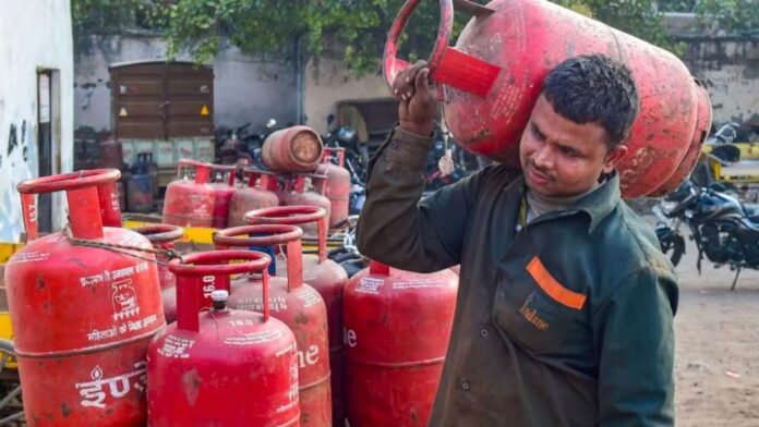 LPG Cylinder: Before Holi, consumers will get free LPG cylinder, know - who will get the benefit?
